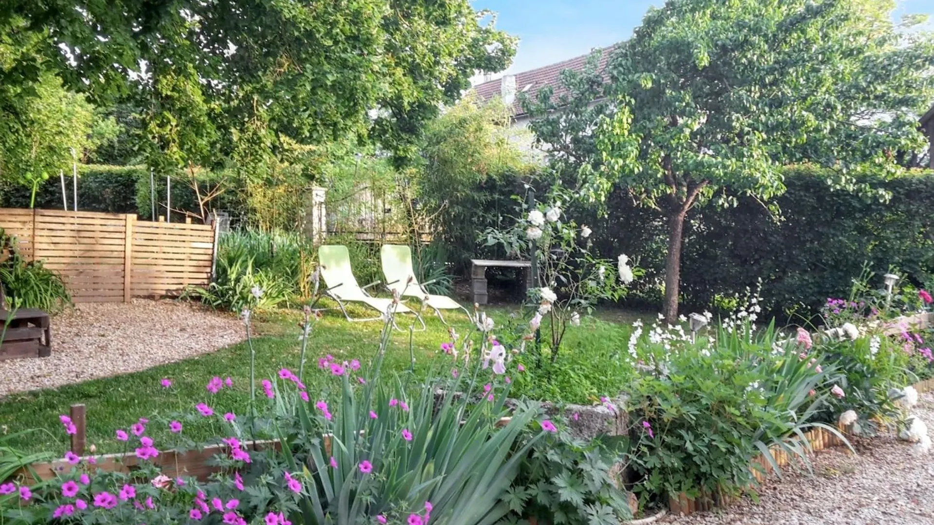 Appartement Charmant A Villeneuve Avec Jardin 0*, Villeneuve-dʼAveyron فرنسا