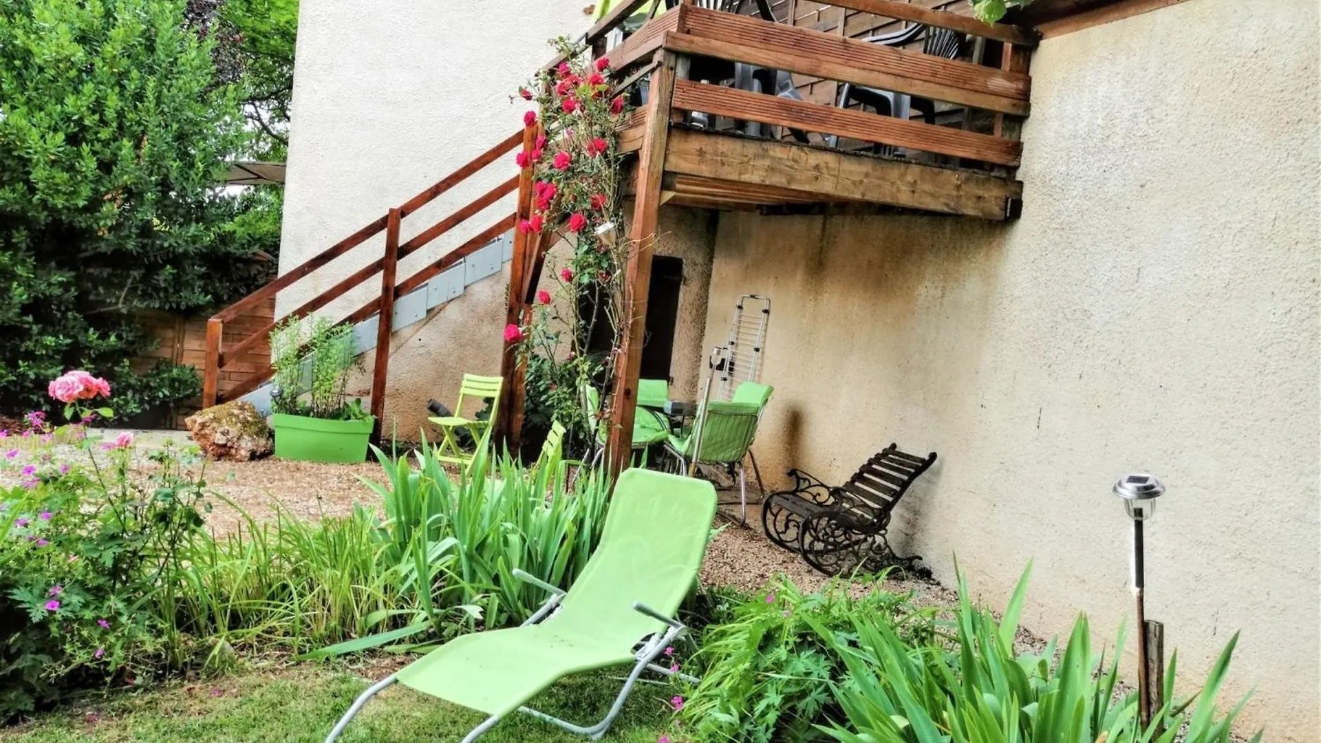 Appartement Charmant A Villeneuve Avec Jardin 0*, Villeneuve-dʼAveyron