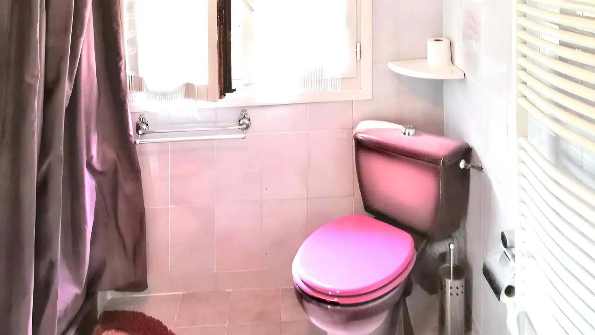 Appartement Charmant A Villeneuve Avec Jardin 0*, Villeneuve-dʼAveyron فرنسا