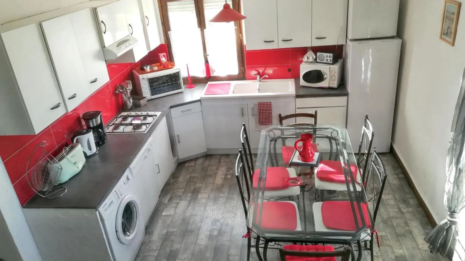 Appartement Charmant A Villeneuve Avec Jardin شقة Villeneuve-dʼAveyron